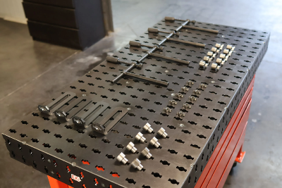 PACK TABLE DE SOUDURE AVEC SERVANTE 4 TIROIRS ET ACCESSOIRES - Eki